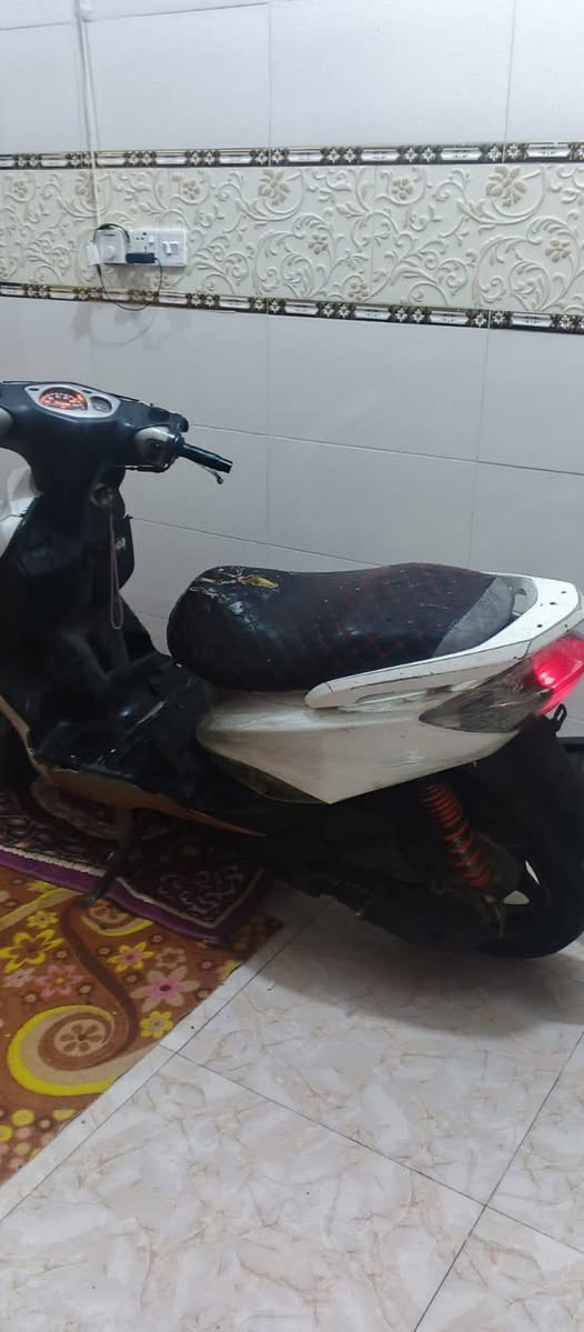 دراجه سكنكس ياباني اصل نثيه كابريتر  مفتوح بس قبق ولفات  بوشه كامل بستن دراجه جاهزه للبيع العنوان البصرة دور شرطه
***********
