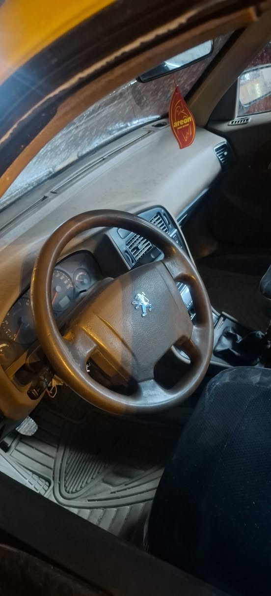 بيجر ٤٠٥     ٢٠١٣ رقم نجف مداور ثاني يوم سياره جاهزه وحلوه
تبريد ماعرف شبي كير مكينه عل شرط حداديه فوك النص عمر تخم تاير ابو الخطه ٣٠ وبيها مجال هيه وغرامات عليه تاخذ السياره مصفره  من كلشي 
***********
السياره بل نجف حي نيسان
