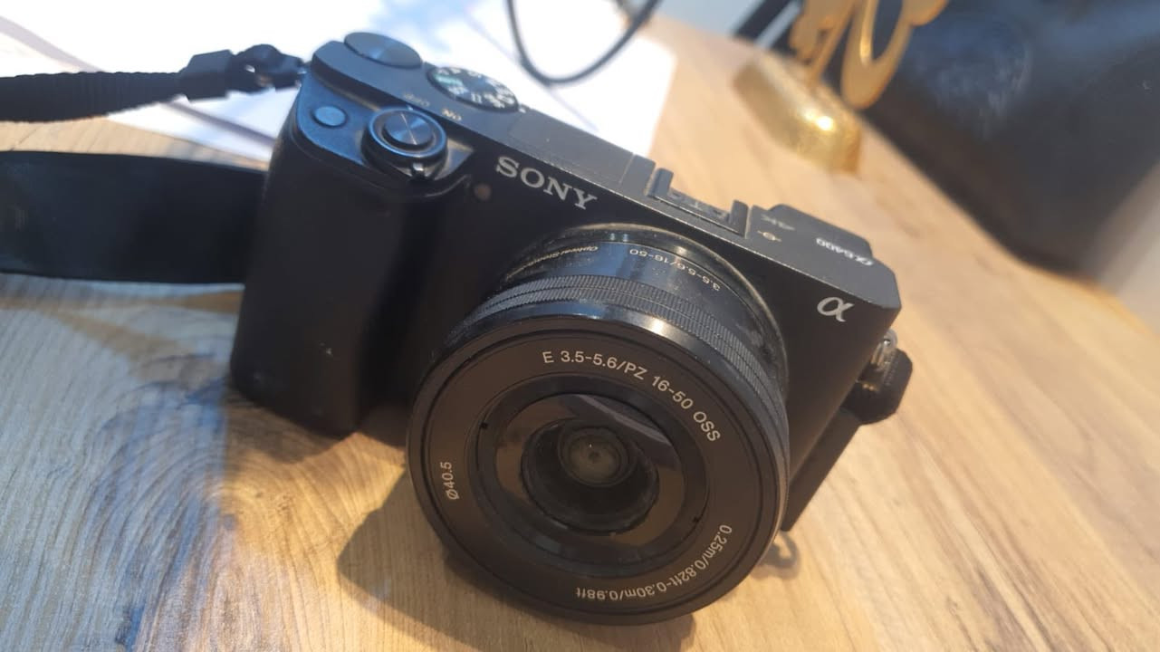 للبيع sony a6400
استخدام منزلي قليل جداً وتاركيها
نضافة 100‎%‎
***********
