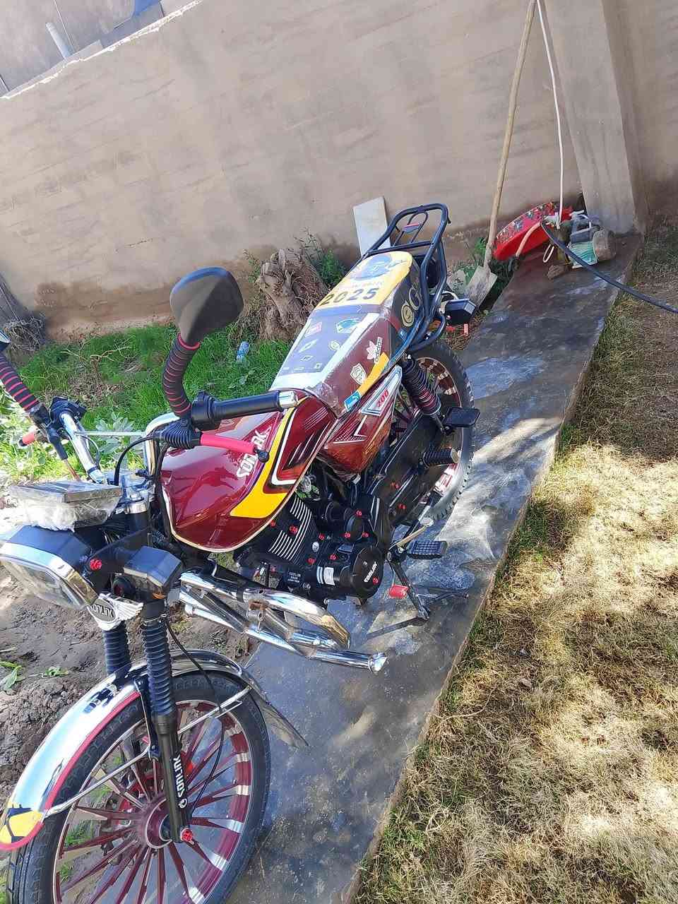 السلام عليكم
دراجه سولنك موديل 2025  محرك 200 جواكيج  اخو الجديد بعدها فول نضافه مال جناي سويجات2 بصمات2 منفيست موجود استفسار خاص او اتصال***********
