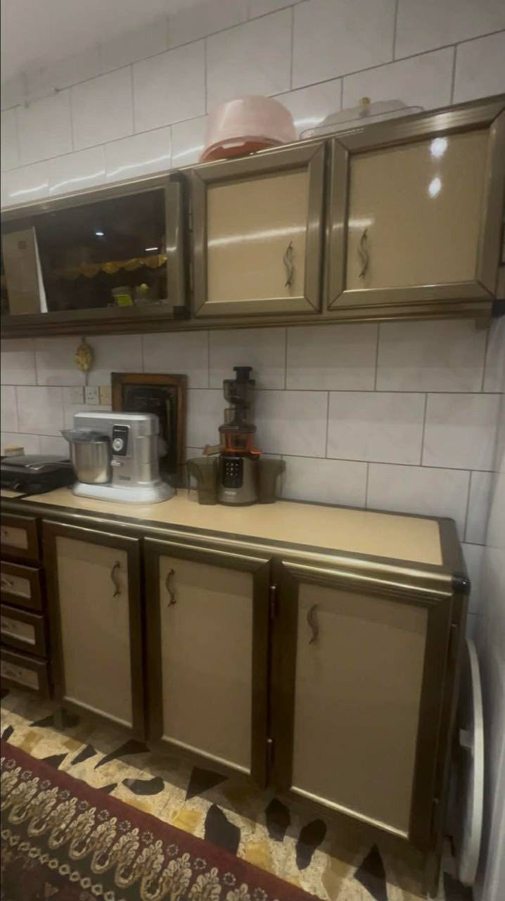 السلام عليكم أغراض منزلية للبيع
كاونتر الأمنيوم لون عسلي ..
ارضي + ملحق بطول 3.15م مع سنك (حوضين)بطول 1.85م ( السعر 475 )
ثلاجة beko .. ( السعر 300 )
طباخ  newal مع المنظم .. ( السعر 50 ) 
مرشحه RECO لمس ( السعر 100 )

العنوان أبوغريب حي الزيتون 
للتواصل والاستفسار 
***********
