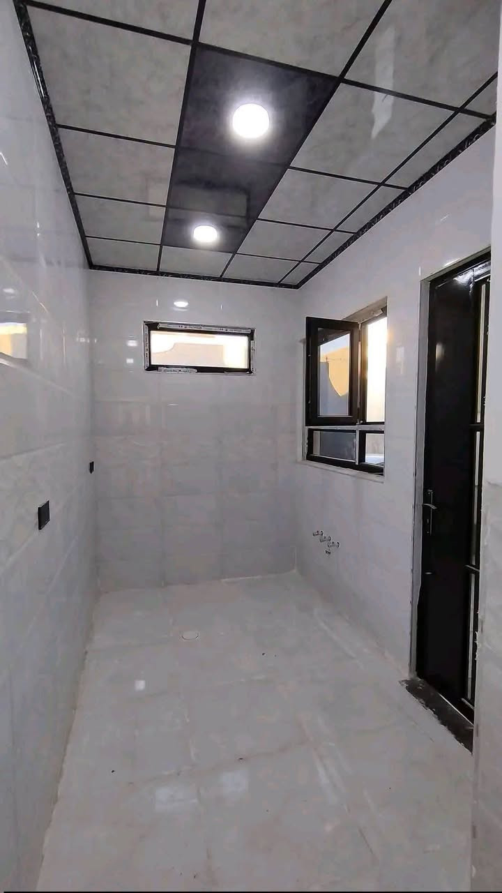 � للبيع دار  سكني – تسليم مفتاح 🔥
🏠🏠🏠    (  )
📜 ملك صرف طابو زهور 🔁 شرط الوكالة والتحويل
📐 المساحة لكل دار: 100 م² | 🏠 طابقين | 🧱 بناء درجة أولى

📍 الموقع: حي السماح – الأطباء قرب مدرسة سما الحدباء 🏫

✨ تفاصيل كل دار:
🔹 الطابق الأول: 🛏️ غرفة + 🛋️ هول + 🪑 استقبال + 🚿 صحيات + 🍳 مطبخ + 🚗 كراج
🔹 الطابق الثاني: 🛏️ 3 غرف نوم + 🚿 صحيات + 🌤️ سطح

✔️ تصميم حديث ✔️ موقع مميز ✔️ مناسب للسكن أو الاستثمار

السعر/ 108 مليون / وبي مجال/ للتواصل والاستفسار:
📱 *********** / زين 
📱 *********** / كورك 
📛 ابو ياسر للعقارات / نستقبل جميع العروض في احياء الموصل /
▪️ سكني 🏡
▪️ تجاري 🏬
▪️ دواَنم وأراضٍ استثمارية 🌟
