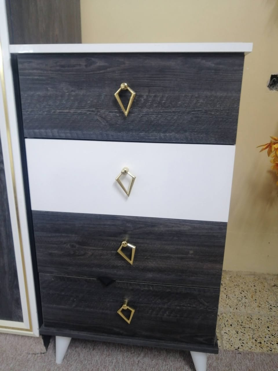 المكتبة ٧٥قنبات الجوزي ١٠٠٠قنبات الذهبي ٢٠٠لخشاب جديد ٨٠٠


**إذا كنت صاحب هذا الإعلان وتريد حذفه لأي سبب، رجاءا أرسل رسالة إلى الدعم الفني**