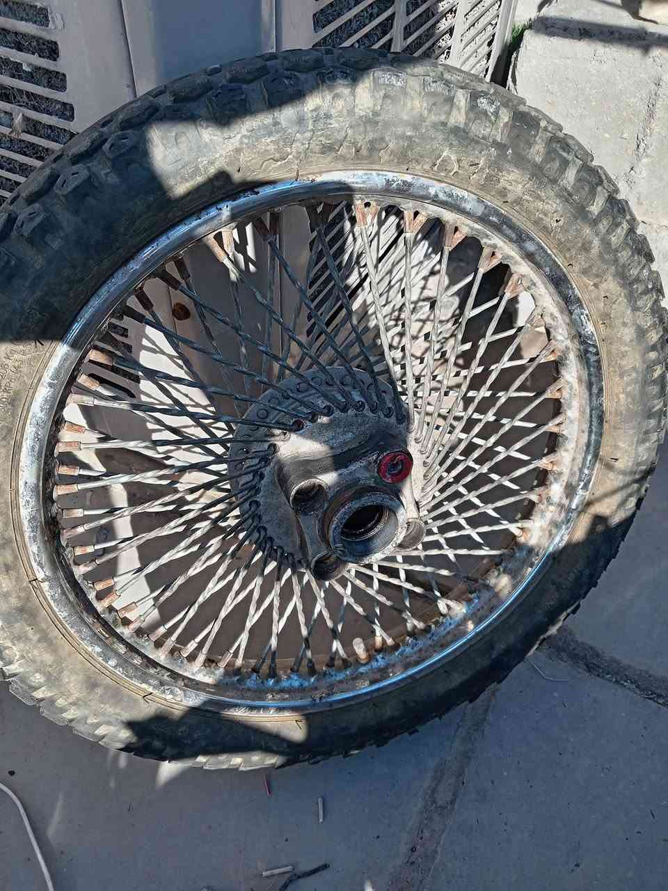 للبيع ويل امامي بدون تاير ويل امامي هوه وتاير ويل خلفي هوه وتاير ب25 الف الواحد صالصات ثنين ب25 الف صندوك دلفري نضيف ب١٥ الف وتانكيات ثنين نضاف ب25 الف كشن جديد عالي طبي ب 20 الف المحرك تايكر شغال نضيف ب75 الف شاصي ب25 الف الشراي يجي خاص فيس ما متواجد رقمي *********** مكاني بغداد البياع المعالف
