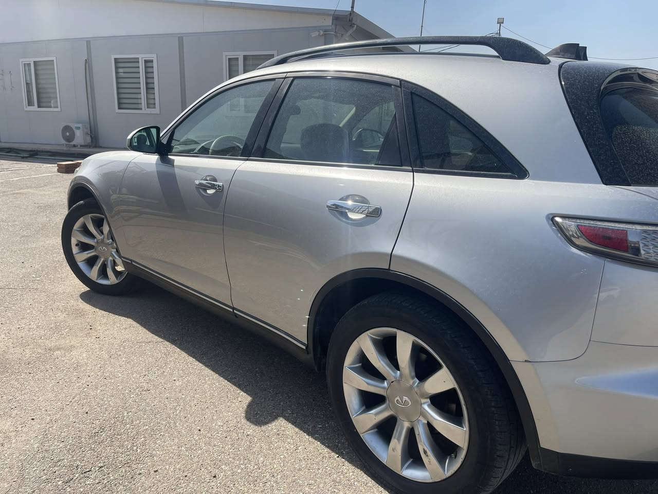 للبيع فقط
Infiniti 2006 خليجي
مواصفات معروفه
سياره كلش نظيفه  ماشيه 159 الف km
غرفه جديده 
تخم تاير 
كهربائيات كلها شغاله مابيها جطل
كير ومكينه بشرط وبحاله ممتازه
تدفئه وتبريد 
بلكات وفيت بم ودسكات كله وكاله
صدر امامي وخلفي جيد
هزه وسنويه جديده- سياره بأسمي
 بيها صبغ بونيد + حواف جاملغ اثر جرد فقط بدون فتح
وبدون حادث
 سعرها 85$ مجال بسيط
مكانها بغداد - الكرخ
***********
