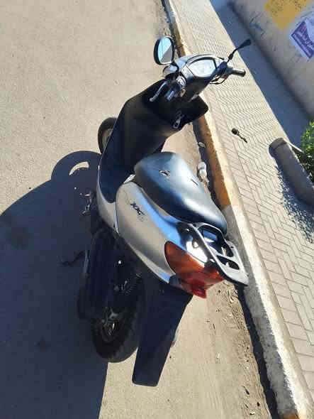 السلام عليكم للبيع عصفورية فحل دراجة مكفولة كفالة عامة من كلشي تجي وتفحص وتكلب وتقتنع دراجة اي نقص مابيهة مكينة جديدة مال رمبة شاديلهة صار سبوع دراجة كهربائيات شغالة كلهة عداد لايتات نقص فقط اشاير امامية دراجة شلعة ومعدل ناعمة دراجة اي نقص مابيهة السعر 275 مكاني بغداد دورة شارع 60 شراي اتصل على رقم وبيك خير وتدلل ***********
