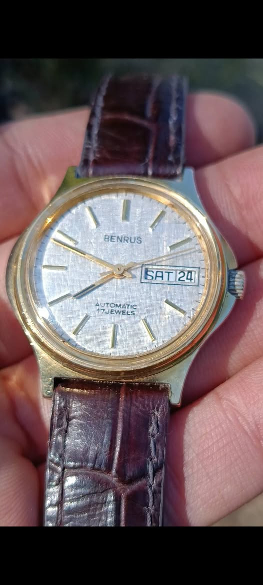 ساعة بينروس اوتوماتيك 
انتاج السبعينات 
الولايات المتحدة الأميركية - المانيا 
قطر ٣٨ ملم
مينا كاروهات صدفي لوك
دي ديت
نظافة جيدة جدا
السعر ١٨٠ الف


**إذا كنت صاحب هذا الإعلان وتريد حذفه لأي سبب، رجاءا أرسل رسالة إلى الدعم الفني**