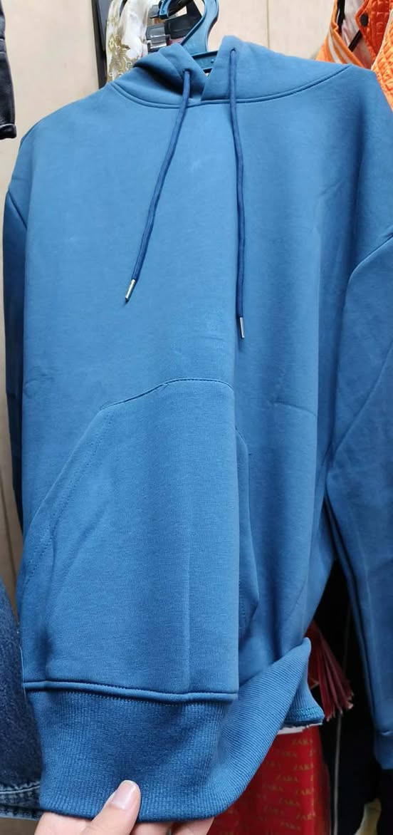 شلعه ملابس 

هوديات تشيرات قمصان

القطعه على عشره

حي بتول ***********
