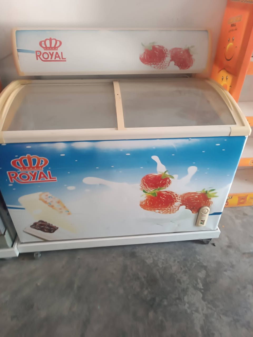 بەڕاد ی دووکان بۆ فرۆشتن زۆر تازەیە 18قەدەم 

مجمیدە  بان شوشە ماتۆڕی  شەریکەیە  بێ عەیبە 

موشتەری تەلەفون بکات   

***********
