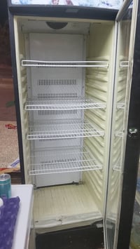 ثلاجه • يحتاج غاز • بيها مجال