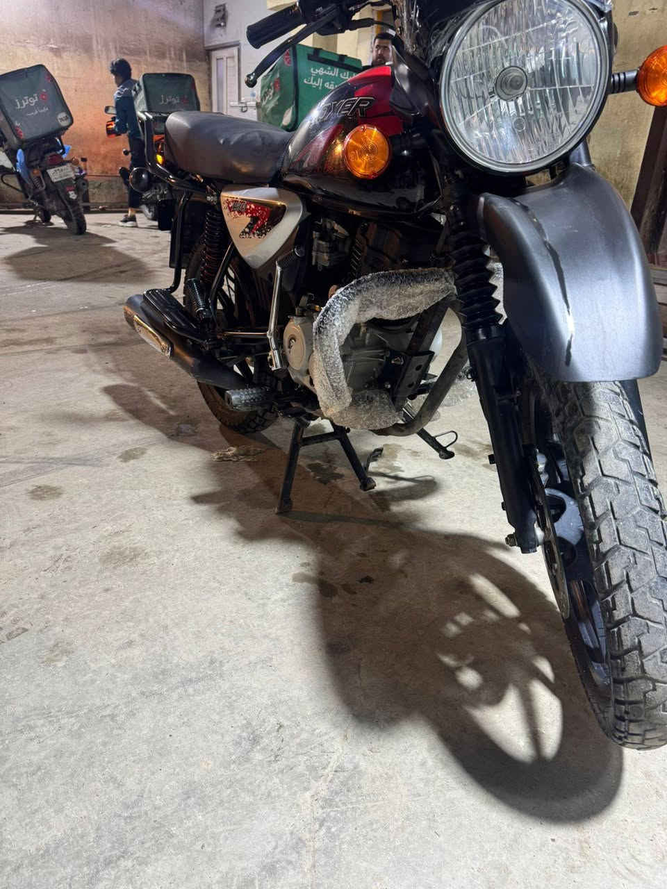 سلام عليكم 
دراجه بوكسر للبيع مرقم 2023
رقم وسنويه كامله مكمله باقي بس استلام الوحات باجر استلمهن التحويل ثاني يوم 
 الدراجه كفالة عامه السعر2200وبيها مجال 
بكاني بغداد المنصور 
الرقم ***********بي واتساب 
رحمة الوالديكم الموشراي ليعلق والميعجبه السعر اعبرالمنشور لتعبني
