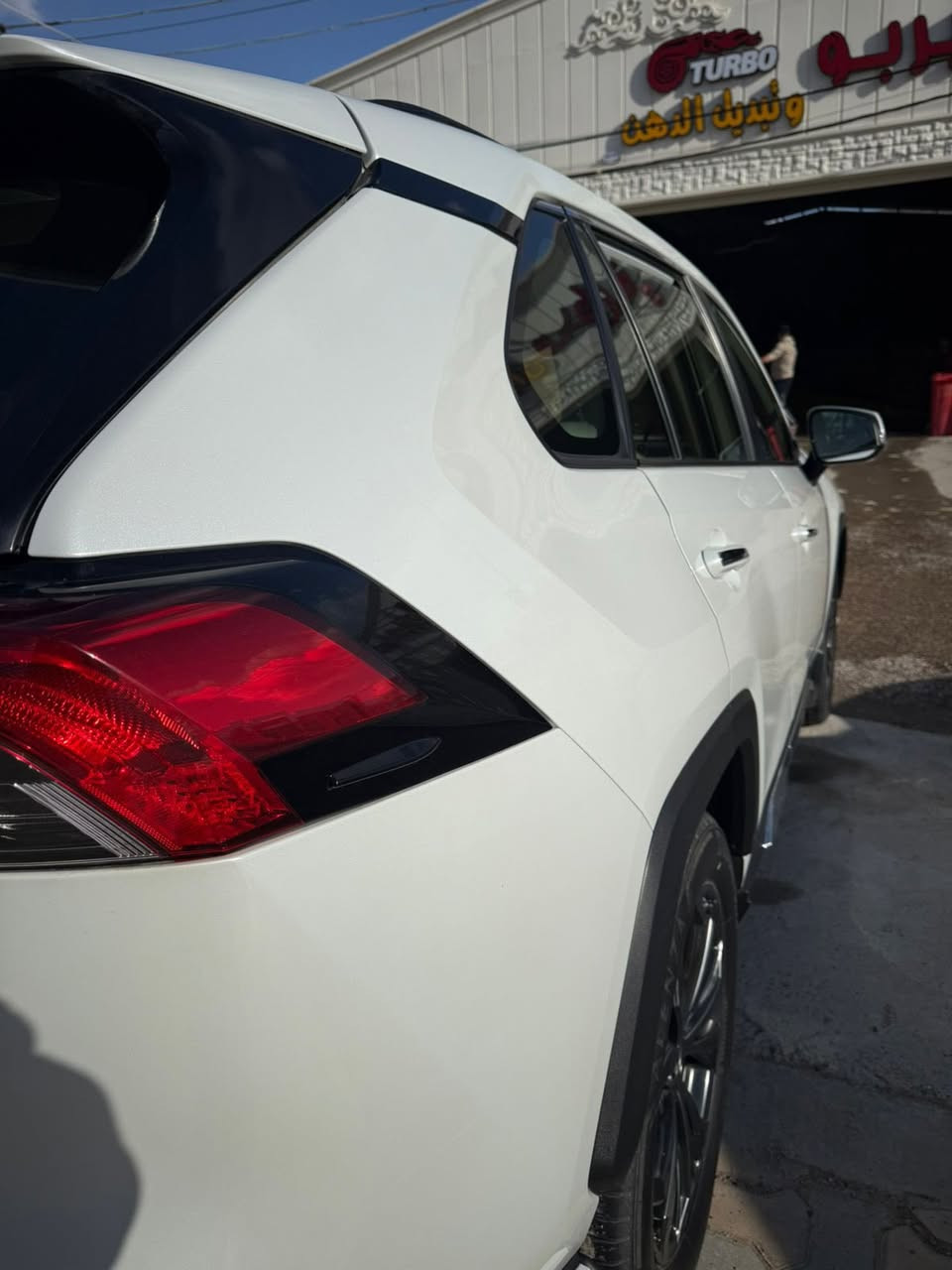 ⸻

🚗 للبيع – تويوتا راف فور 2024
 • بنزين (مو هايبرد)
 • رقم أربيل
 • الممشى: 45 ألف كم
 • مكفولة كفالة عامة

المواصفات:فول مواصفات 
 • سقف بانوراما
 • كشنات تبريد
 • كشنات كهرباء
 • ساز فول
السعر ٣١٠
📍 الموقع: الفلوجة

📞 ***********
