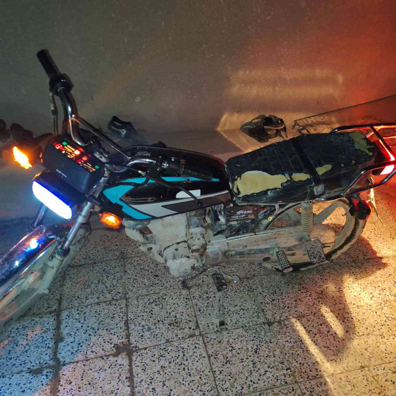 سلام عليكم دراجة سيفان حلوة نصيفة كبل لشارع لا تنقيص ولا تبخير اوراقها كاملة دراجة خير من الله دشبول كهربائيات كولها شغالة وجديدة السعر 350 وبي مجال بسيط غير متواجد عل فيس للاتصال على الرقم:***********
