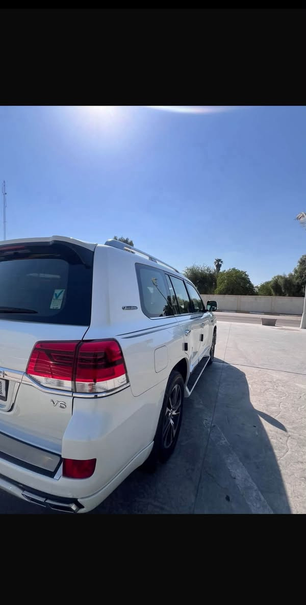 TOYOTA LAND CRUISER GXR V6 ✈️SAS ✅2020

المواصفات:

* موديل: 2020
* الفئة: GXR SAS
* وارد خليجي (GCC Specs)
* محرك 4.0L V6
* ناقل حركة أوتوماتيك (6 سرعات)
* نظام دفع رباعي (4WD)
* اللون: أبيض
* العداد: 75,000 كم (قابل للزيادة)
* لوحة رقم: بغداد

التجهيزات:

* فتحة سقف كهربائية
* تشغيل بصمة (Smart Key)
* تشغيل عن بُعد (Remote Start)
* دخول ذكي (Smart Entry)
* شاشة لمس
* نظام ملاحة (GPS)
* كاميرا خلفية
* حساسات أمامية وخلفية
* مثبت سرعة
* بلوتوث / USB
* تحكم بالنظام الصوتي من المقود
* مكيف أوتوماتيك أمامي وخلفي
* جنوط ألمنيوم أصلية
* مصابيح LED نهارية
* نظام الزحف (Crawl Control)
* نظام اختيار التضاريس (Multi-Terrain Select)
* مساعد صعود المرتفعات (HAC)
* مساعد النزول من المنحدرات (DAC)
* قفل الدفرنس الوسطي
* نظام الثبات الإلكتروني (VSC)
* نظام مانع انغلاق المكابح (ABS)
* وسائد هوائية متعددة

🚘 ضرر سياره قماره بيها حالوب وتعدلت بتقنيه :PDR/ / / بيها صبغ بل دعاميه الخلفيه اثر طعجه خفيفه صوره قبل صبغ عدي سياره جاهزه من كلشي نضيفه اي كلوب مامشتغل بيها سياره تفيد جناي 
💰 السعر: 55,500$ قابل للتفاوض

📍 الموقع: بغداد – قرب الكاظمية

📞 للتواصل: ***********
