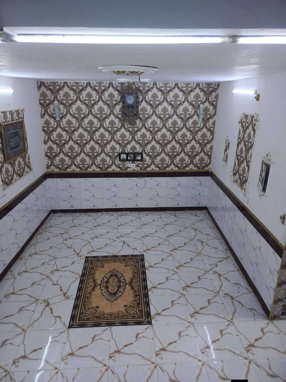 🏡 فرصة مميزة للبيع – منزل حديث في حي الباقر
📍 الموقع: حي الباقر

📐 المساحة: 200 متر مربع

🏗️ سنة البناء: 2022

✨ تفاصيل المنزل:

طابقين بتصميم مريح وحديث

4 غرف نوم

صالتين (في الطابق الأول والثاني)

استقبال عدد 2 (في الطابق الأول والثاني)

مطبخين (واحد بكل طابق)

3 حمامات (داخلي وخارجي + حمام في الطابق الثاني)

درج داخلي وخارجي

🌿 مميزات إضافية:

طارمة وحديقة جميلة

مناور عدد 2 للإنارة والتهوية الطبيعية

موقع هادئ ومناسب للعائلة

💰 مطلوب اسكان 54 مليون 

للاستفسار ***********
