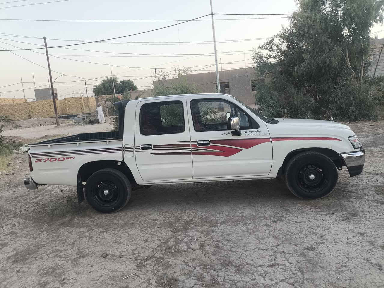 السلام عليكم اخوان سياره للبيع موديل 2003سياره جديده تبريد شغال حداديه جديده سياره جاهزه من كل شيء السعر118وبيه مجال العنوان الديوانية عفك ***********
