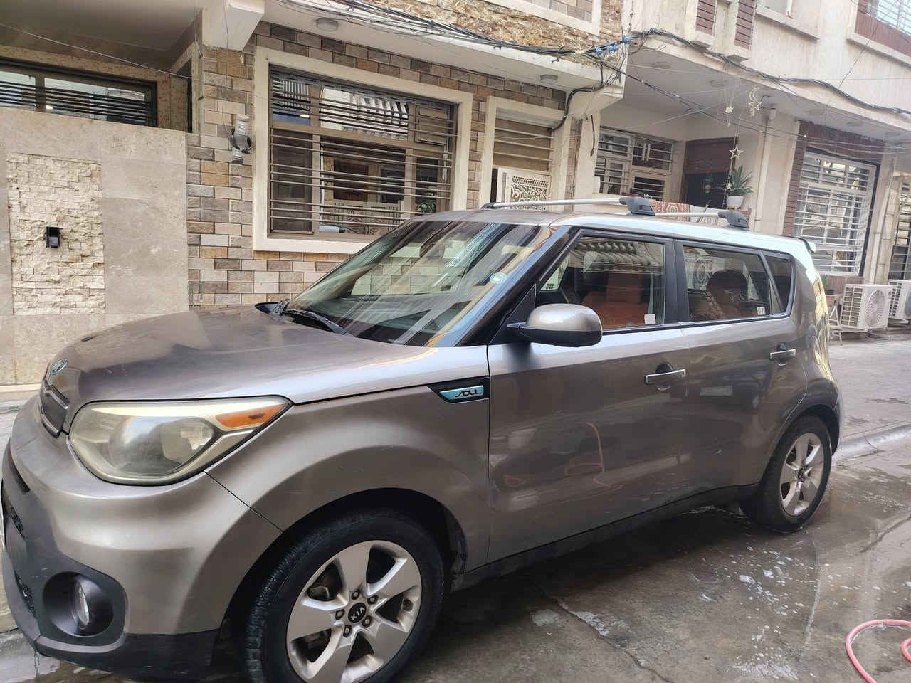 كيا صول مديل ١٨
لون رصاصي
محرك ١٦٠٠ جي تي اي
حادثهة جاملخ صفحة السايق
ماشية 88 الف ميل
بيها بارد ب الجاملغ الامامي والباب الخلفي
مكان بغداد الاعظمية
***********
