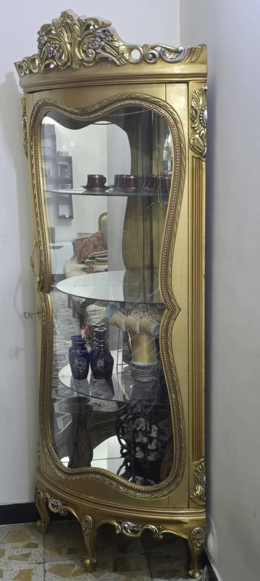 طخم ملكي مصري للبيع
مكون من :
قنفات ملكيه ثلاثيه عدد 2 
كراسي ملكيه مفرده عدد 4
طبلات صغيره مرمر عدد 2
طبله كبيره وسطيه مرمرعدد 1
معرض زاويه عمودي عدد 1

مصنوع من خشب الزان المصري الاصلي
وبطراز ملكي

السعر 500 الف


**إذا كنت صاحب هذا الإعلان وتريد حذفه لأي سبب، رجاءا أرسل رسالة إلى الدعم الفني**