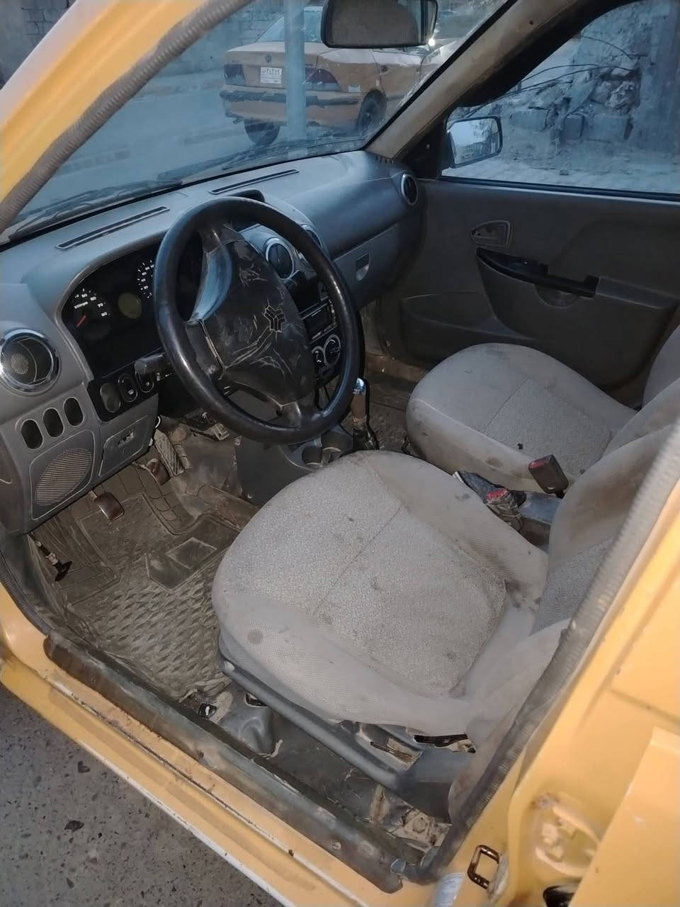 سلام عليكم سايبه للبيع موديل 15 نضيفه محرك وكير نضيفات تحويل ثانيوم شواصيه يرادله تعمير السعر 26 وبيه مجال المكان  بغداد  حي النصر رقم الهاتف ***********
