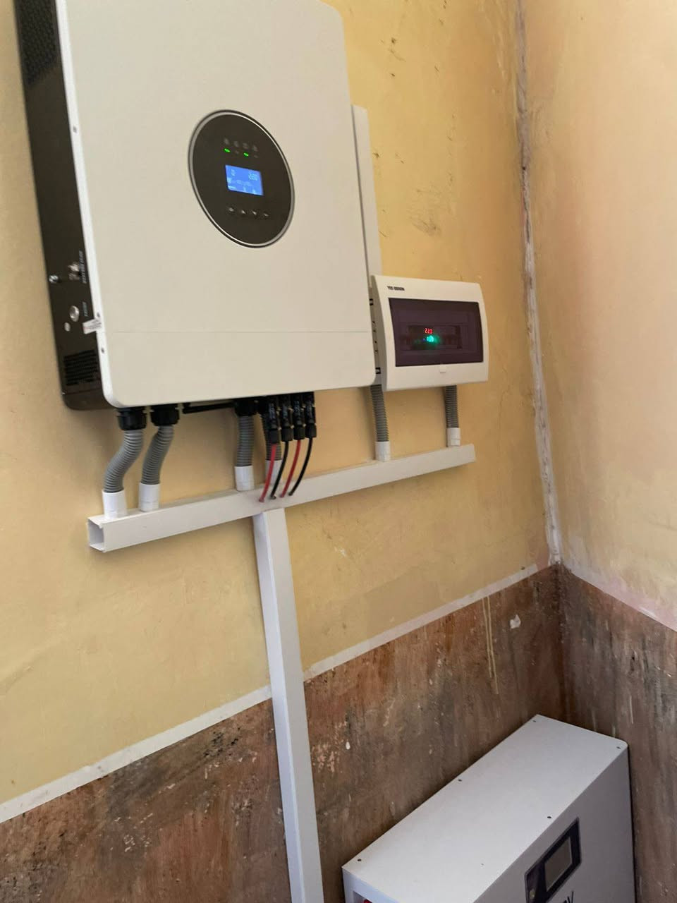 النقد 4مليون إما بل أقساط 322الف لمده18شهر🔥 عرض خاص ومحدود — سارع بالحجز الآن 🔥
⚡ منظومة طاقة شمسية متكاملة
✅ تشغيل 15 أمبير نهاري
✅ تشغيل 15 أمبير ليلي
📦 مكونات المنظومة:
🔋 بطارية 16 كيلو JHPV
⚡ انفرتر فلستي 6 كيلو واي فاي كاتم
☀️ 7 ألواح إيرا 620 واط
💰 السعر المفاجأة
🔥 فقط 4,000,000 دينار 🔥
✔️ شغل هندسي احترافي
✔️ كفالة حقيقية
✔️ أسعار تنافسية
✔️ تجهيز وتركيب سريع
📞 للحجز والاستفسار
***********
شركة المجد للطاقة الشمسية ⚡
"خلّي بيتك يشبع كهرباء… والمجد يتكفّل بالباقي" 🔋⚡
القسط الشهري 322الف لمده 18 شهر
