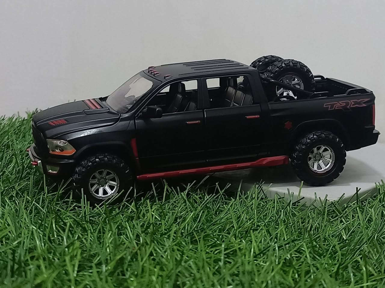 الوحش الامريكي RAM TRX 🇺🇲😈
الحجم 1/24 تفاصيل ملحقة بالصور


**إذا كنت صاحب هذا الإعلان وتريد حذفه لأي سبب، رجاءا أرسل رسالة إلى الدعم الفني**