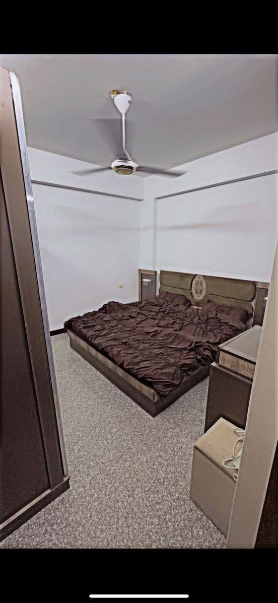 شقه مفروشه للايجار مع الانترنت سبلات 3 كاملة من كل شي الكرادة داخل قريب مجمع ليث ***********
