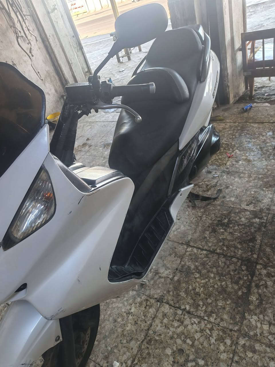 سلفر ونج مكينة  400cc مكفولة 
دراجة وفر 
جيب فيتر تفحص وتاخذ 
تايرات مامي وخلفي جديد 
كهربائيات شغالة مكفولة 
جداحة شغالة 
كلوب جنطة 
دراجة  مكينتهة تشك لكاع ☠️
دراجة عليهة دامة كاملة من كلج وقايش وخرز جديدة
بس ملاحضة عوزهة ترتيب لدوسات مالتهة  
مكاني بغداد رشاد 🔢رقم ***********
لسعر 11 ورقة وبيهة مجال
