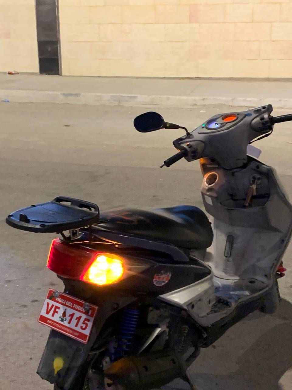 سلام عليكم دراجه سكنس فحل مصارلها 6 اشهر من منزلها من رمبه سعر مليون و بيها مجال قليل أو شعندك دراجه مراوس نزلها بل تعاليق اشوفها


**إذا كنت صاحب هذا الإعلان وتريد حذفه لأي سبب، رجاءا أرسل رسالة إلى الدعم الفني**