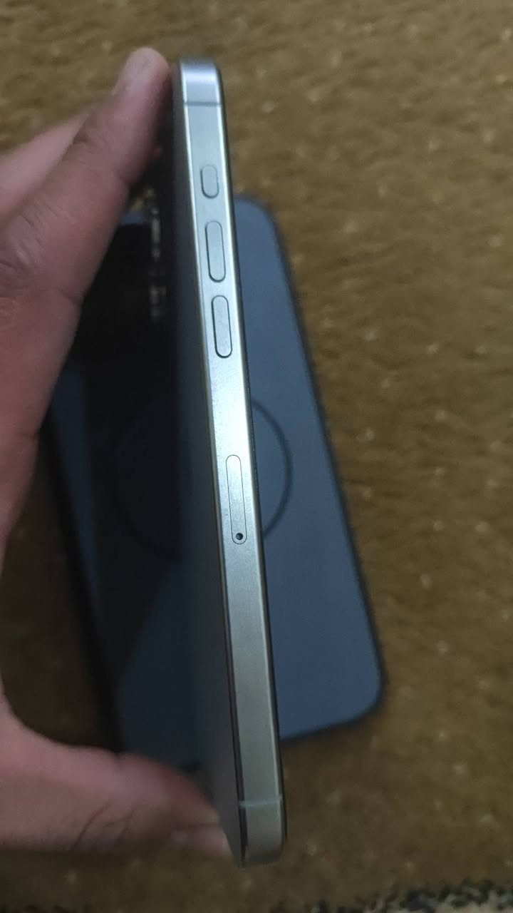 السلام عليكم ايفون 15برو ماكس
نموذج m
الذاكرة 256
بطارية 87
مكفول من كلشي فقط بي طخة بلركن وممأثرة عل شاشة اصلا 
سعرة 800وبي مجال  ***********
