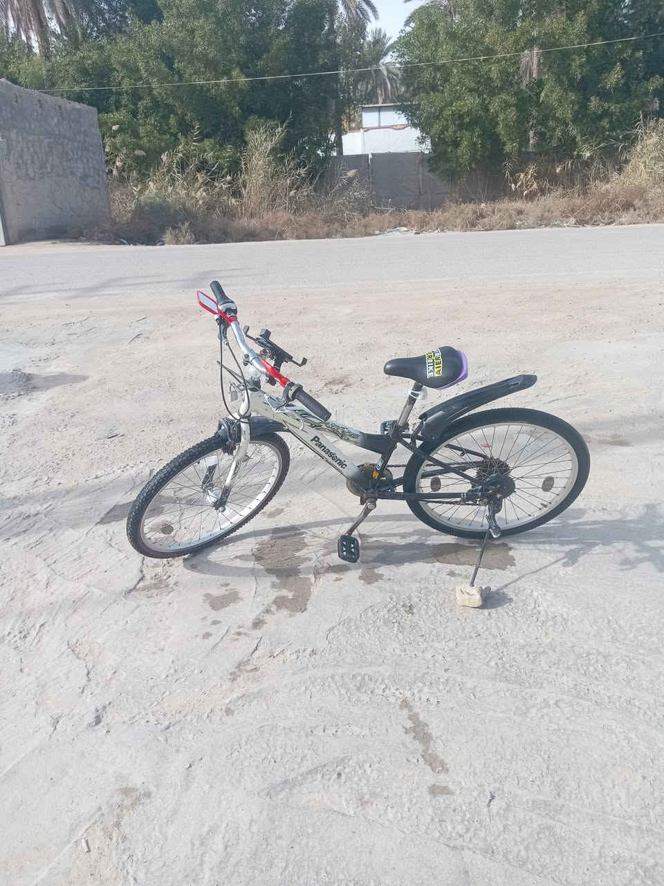 سلام عليكم
بسكل ياباني
عكرب 6 نمرة
امامي،،1نمرة
نضيف جدا
كامل مابي نقص
حجم 20
السعر 120 
العنوان  كربلاء  حر صغير 
***********
وبي وتساب
