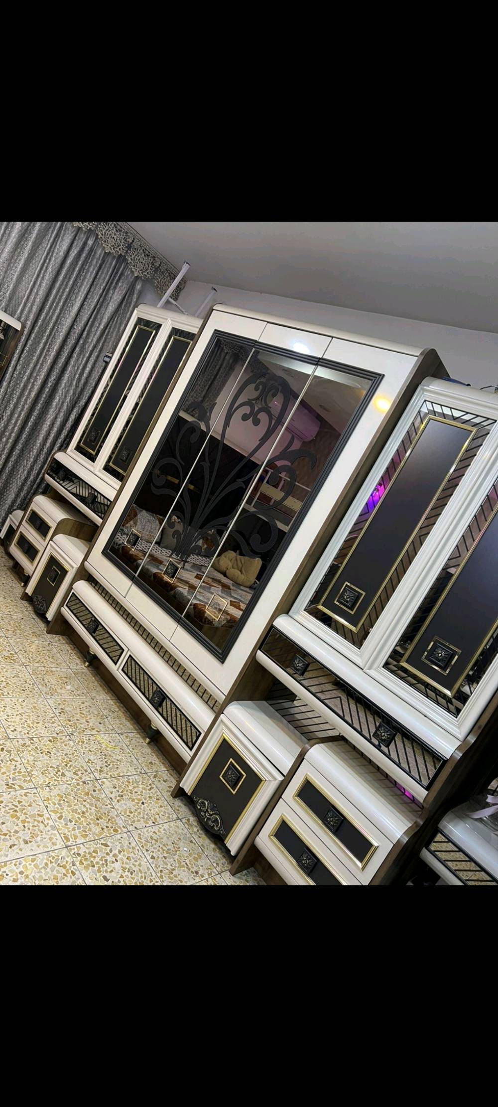 غرفه نوم ٩ قطع من معرض فكتوريا بيها ضرر بسيط اثناء النقل مكان بغداد