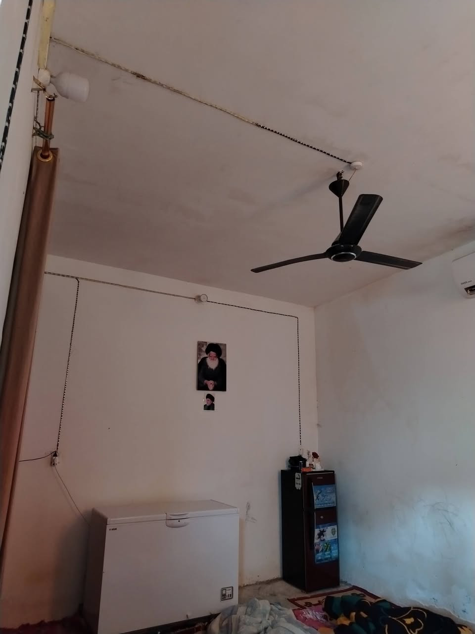 دار للبيع طابو صرف سعر قطعه  صابئه رابع بيت عن الجسر  شارع 10 متر  مكان جدا راقي مساحه 115 يحتوي غرف صاله استقبال مطبخ صحيات بناء قديم السعر 77 اوبيه مجال بسيط إستفسار *********** اكرم الاسدي للعقار
