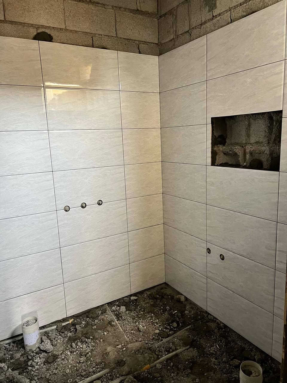 السلام عليكم خلفه سيراميك جدران ورضيه بسعار مناسب ***********
