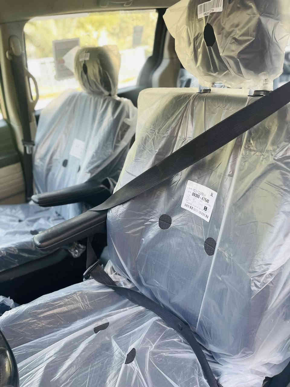 السلام عليكم دوج كرفان للبيع( بدون مراوس) فول مواصفات رقم بغداد وبسمي مشروع وطني تحويل ثاني يوم ماكو اي شكال علما ان السيارة قديمة عندي وعلة ايدي وبسمي تقريبا صارلها ٦ سنوات استخدام شخصي
مواصفات السيارة
(1) مكينة (٦) ستة سلندر ١٠٠/١٠٠
(2) سبعة راكب+ثلاث قطع تبريد
(3) كير درجة اولى+ كشنات كهرباء
(4) بوب كهرباء + جنطة كهرباء
(5) صدر وتبريد وتدفئة مكفولات
(6) ميكانيكيات وكهربائيات وحدادية ١٠٠/١٠٠
(7) تخم تايرات جدد+ داخل غرفة جديدة
(8) السيارة جاهزة مابيها اي نقص
(9) السعر ( ١١٥ ) ورقة وبيها مجال 
(10) المكان بغداد الكرخ للاستفسار  ***********
