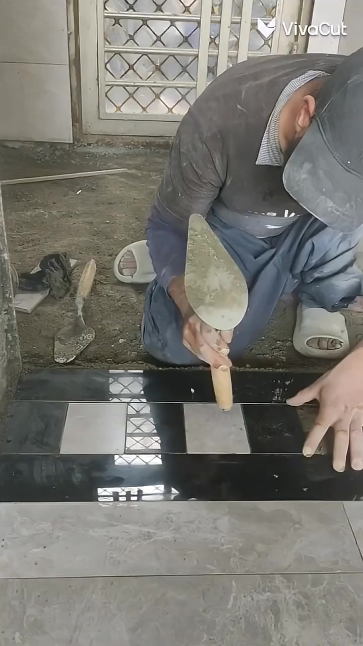 السلام عليكم ورحمة الله وبركاته اني خلفة سيراميك متفرغ حاليآ الي يحب يتواصل معي خاص او الاتصال على الرقم *********** ونحن في الخدمة
