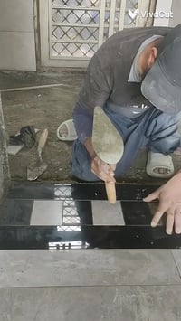 وبركاته اني خلفة سيراميك متفرغ حاليآ الي يحب يتواصل معي خاص او الاتصال...