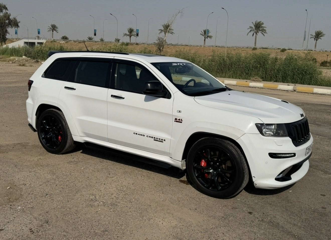 السلام عليكم 
للبيع Jeep SRT 6400
2013 خليجي كفالة عامة رقم بغداد مميز 66661
فول مواصفات للاخير
دفع رباعي4x4
كشنات جلد
مقاعد امامية كهربائية 
خزن ميموري 
مقاعد امامية تدفئة مع تبريد 
المقاعد الخلفية تدفئة 
ويل قياس 20 انج مع تخم تايرات دلوب 
ستيرن كهربائي 
سقف بانوراما 
وضعيات قيادة 
منظومة زنون 
تشغيل عن بعد 
حساس امامي وخلفي
كامرة خلفية
نظام صوت 16 سماعة 🔈 مع دمام خلفي
فجوج برمبو 

**الاظافات الي عليهة 
دبات بورلا + دون بايب
شوته afe
اويل كاج كان 
ولف حماوة ريسنك 
بلكات ريسنك 
برمجة مصطفى ايكل 

السيارة مكينة كير تبريد كله جديد ونظيفة حيل 
السعر 225 ورقة وبيه مجال 
المكان بغداد 
***********
