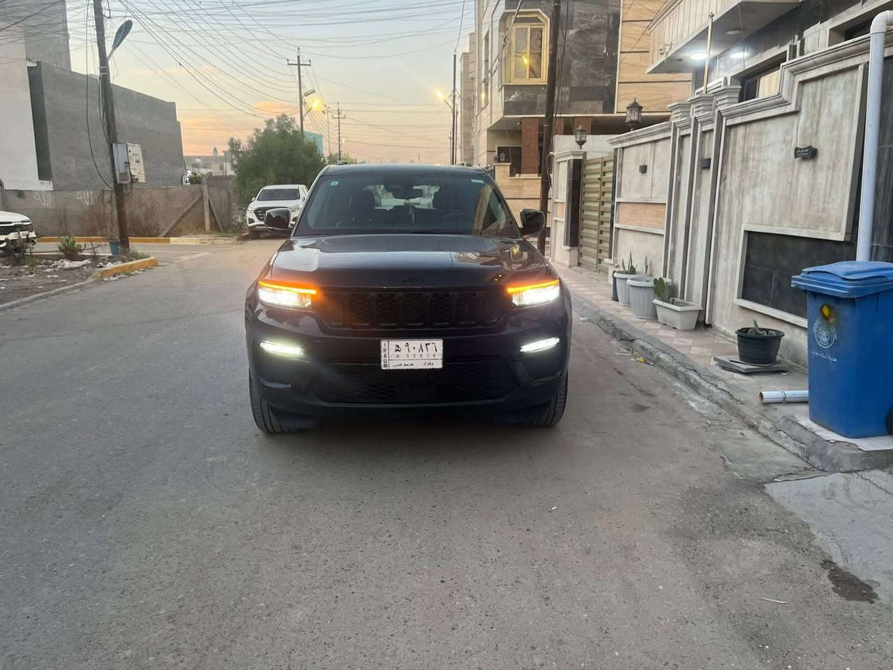 السلام عليكم جيب 2023 بلاك توب وارد امريكي ماشية ٢٥ الف كيلو  ضربتهه بالصور موجودة مبدل ٣ ابواب نفس اللون ووحدة مصبوغة طاك ايرباك بردة بس  فول مواصفات بس بدون سلايد 
السعر
 ب٣٠ الف دولار وبيهه مجال 
رقم التلفون 
***********
***********
العنوان الدورة ابو طيارة
