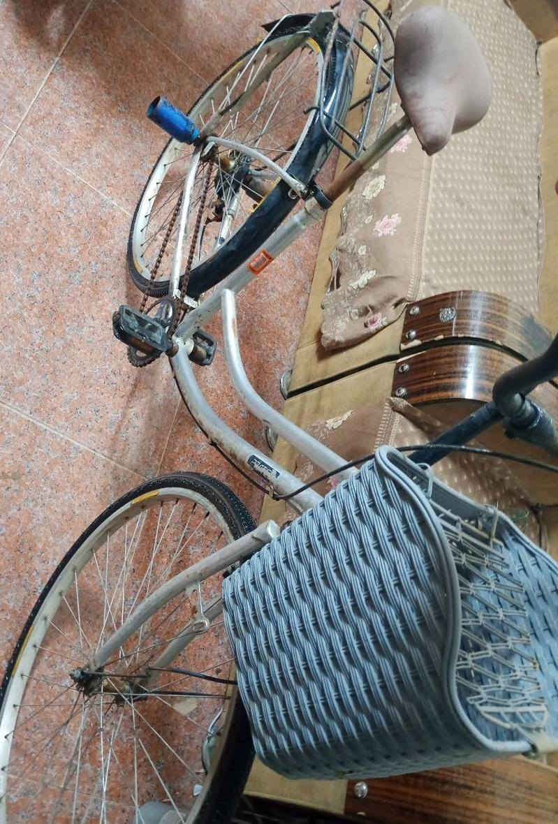 سلام عليكم بايسكل بناتي ياباني 
متروك بيه زنجار خفيف 
 مابي اي شي بس (الچوب) الخلفي 
بريك  خلفي 
سعر 70بي مجال


**إذا كنت صاحب هذا الإعلان وتريد حذفه لأي سبب، رجاءا أرسل رسالة إلى الدعم الفني**