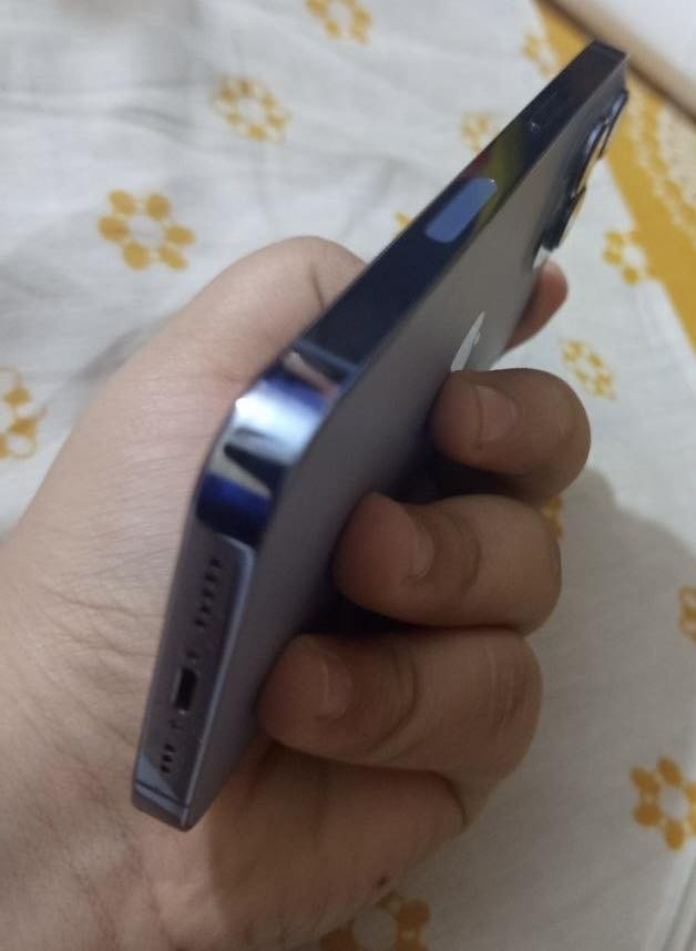 السلام عليكم ايفون 13 Pro للبيع 

الجهاز نضيف نضيف كلش💙.

بطارية (94) 🔋 

ذاكرة (256) GP 

كامرة الجهاز كلش واضحة زوم 15x 

فيس ايدي ✅

صوت ✅

شحن مفول ✅ 

وايضاً ببجي 120fs فريم

لايوجد توصل مكاني بغداد (مدينة الصدر) للتواصل واتساب *********** السعرر (565) ألف 🔥 وبي مجال كلش قليل حگ الجيه
