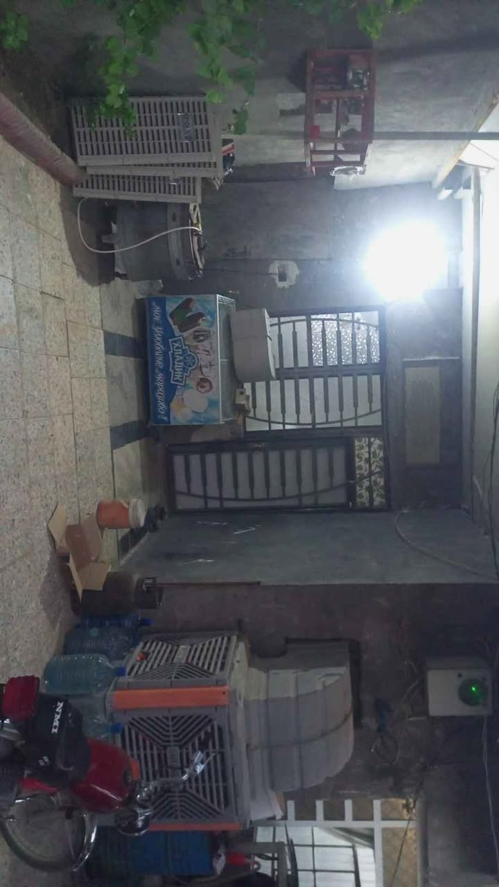 بيت للبيع عقد 25 مساحه 900م البناء 375م   3غرف وصاله ومطبخ وصحيات داخليه وصحيات خارجيه المضيف 75م  *********** Singapore
