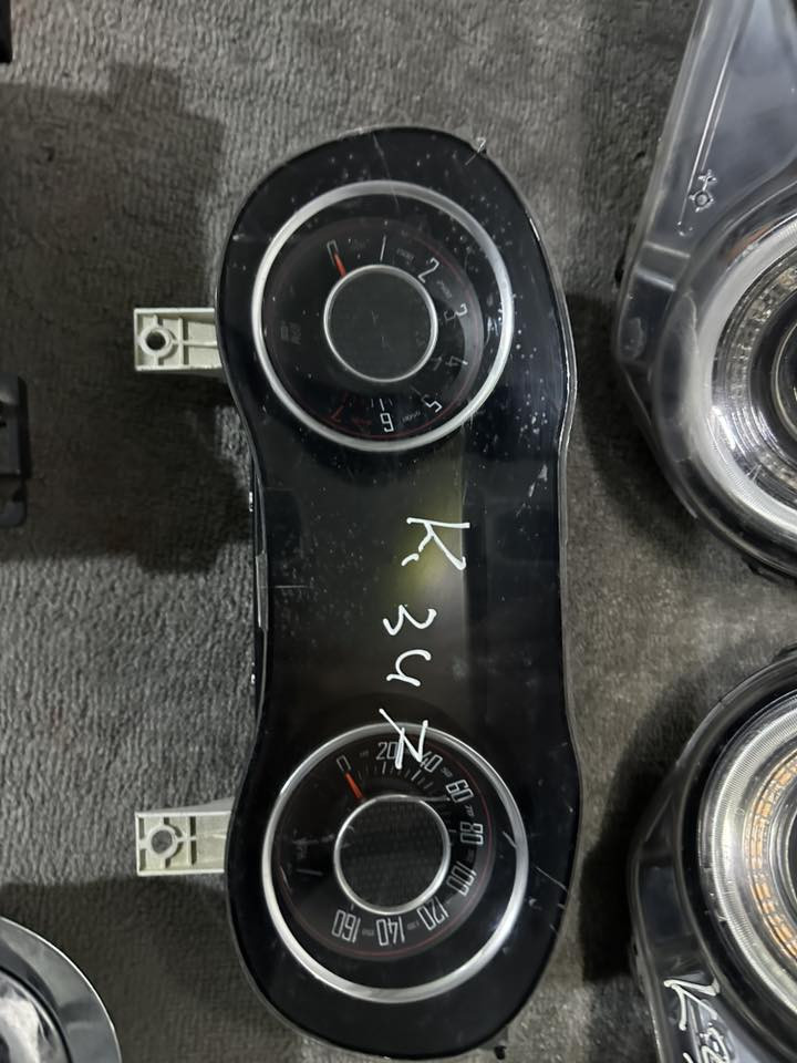 اغراض جالنجر البيع سعر مناسب 
*********** واتساب 
لايت اصلي ذوج  او تك عادي 
كيج 
شاشه ميديم كاربلي ٢٠١٦-٢٠٢٣ يرهم 
قباغ بنزين كفر كامل
