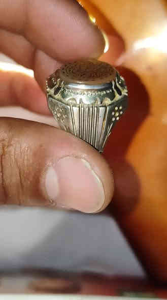 عقيق يماني حرلامعالج ولا مجمر
صياغه زنجان 
امضاء مجيد 
خط ولي سورة الخلاص  
المهتم يتفظل خاص ***********
