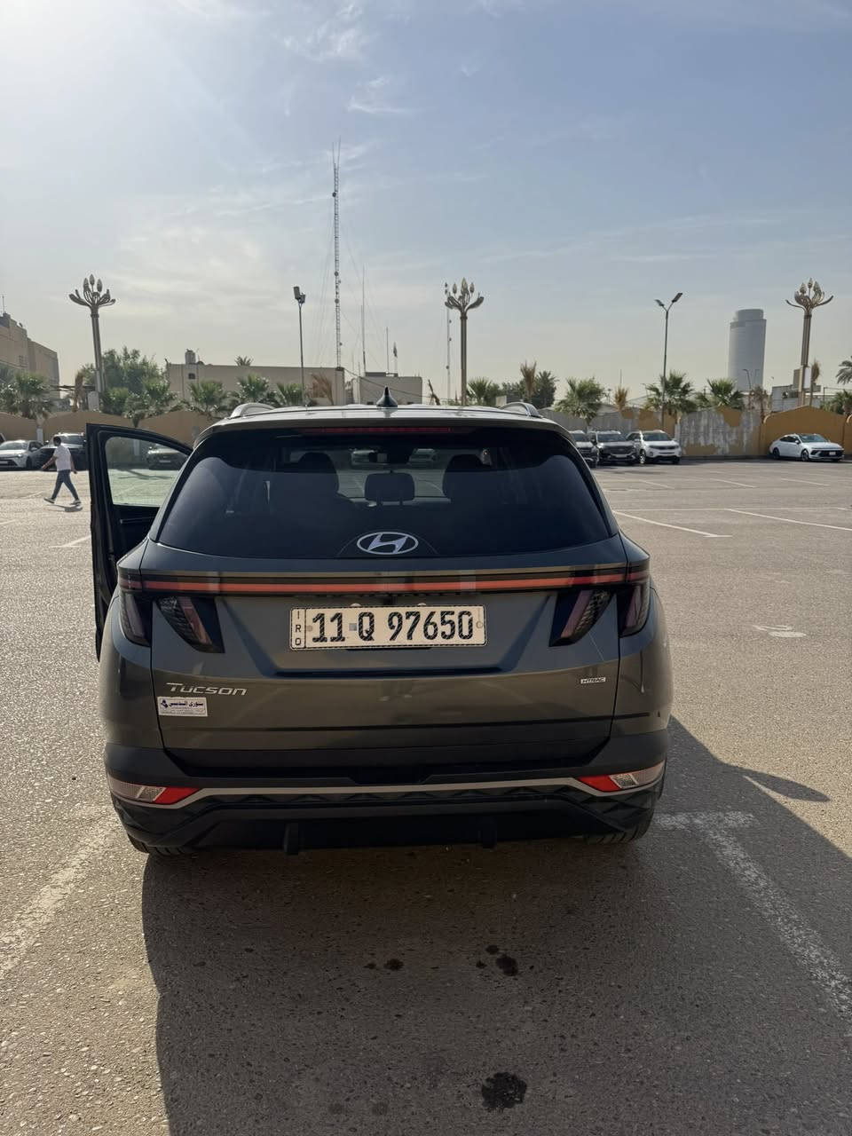 توكسان 2023 (امريكي )
ماشيه k47. مكينه. 2.5 GDI

لون. اخضر (زيتوني) 

حادثها مثل مموضح. شبر جاملغ   وشويه من البنيد. راجع. نفسه. بدون تبديل 

رقم بغداد الدولي بأسمي 

مواصفات. ..

تشغيل. عن بعد 

بصمة بيبان 

بصمة تشغيل 

كشنات جلد 

تدفئه الكشنات الاماميه

قطعتين تبريد 

شحن ماك سيف

تحكمات كشنات كهرباء 

جنطه كهرباء 

دشبول لمس 

نقاط عمياء 

فتحه 

دخول ترحيب 

رادار. امامي خلفي 

كامرا خلفيه 

انضمة قيادة 4

تاير وكيل كب النجمه المميز 

سبير منازل 

السياره مكانها( بغداد البلديات )

خط.  وواتساب

 (***********)

السعر. <*202*> وبيها مجال بسيط
