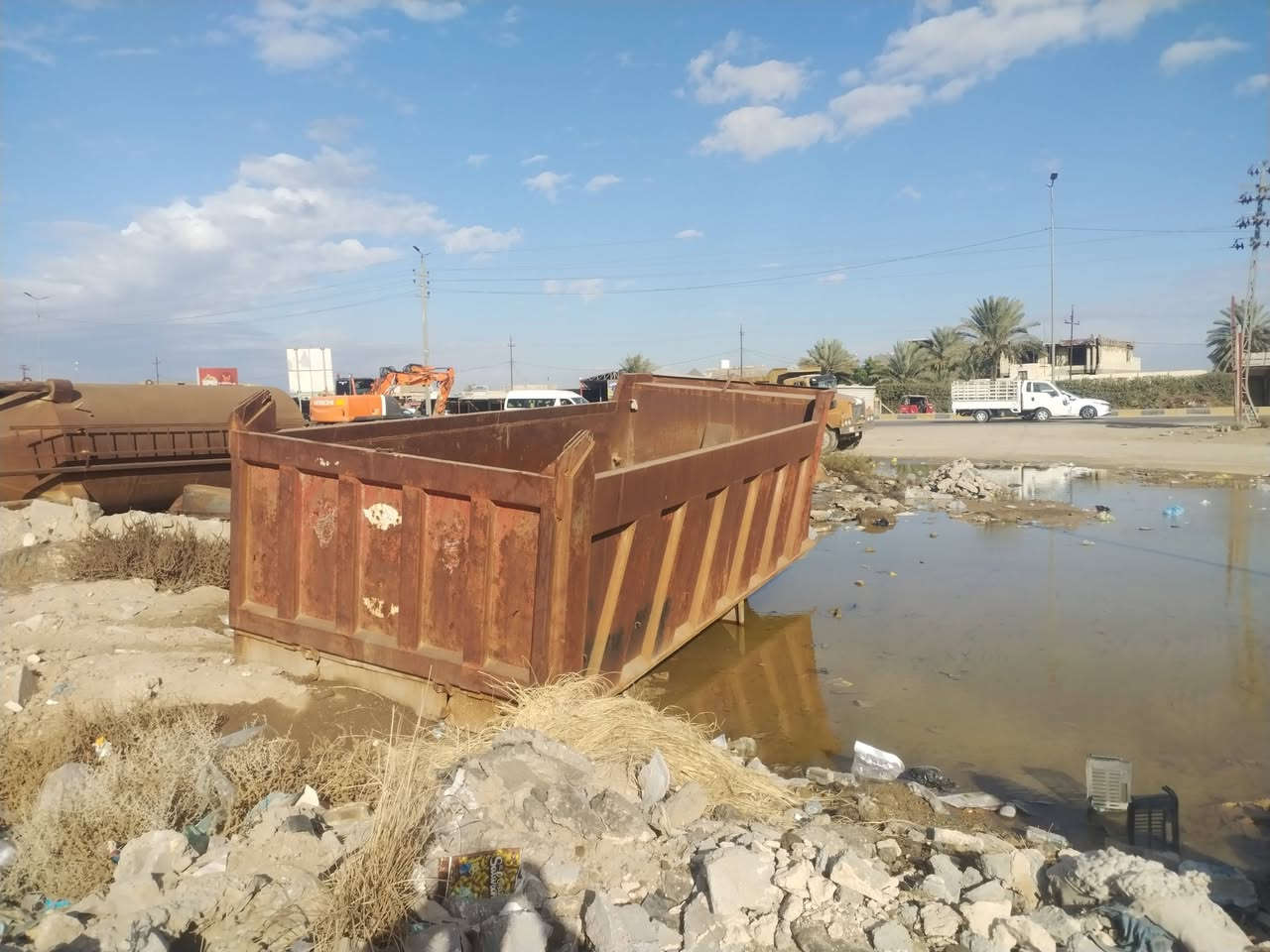 السلام عليكم اخوان للبيع  بدي هاوزر الطول سته متر السعر 30$ بي مجال /***********/***********
