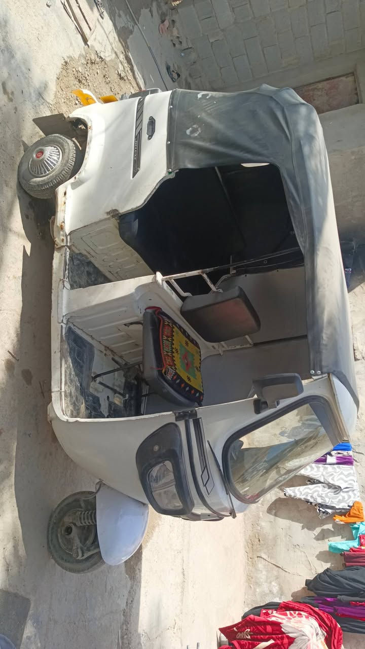 السلام عليكم 
تكتك TVS. موديل 20 محرك مجفت جديد لانقص لاتبخير كلجات جديدة كهربائيات كلها شغالة دوشمة التكتك خير من الله 
 معاملة ترقيم كاملة بصمة وهزة وكلشي كامل واصل تقديق 
السعر 4600 مجال قليل 
***********
