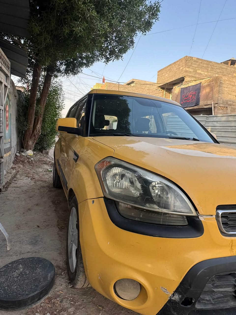 السلام عليكم
كيا صول موديل 2013 
رقم بغداد انگليزي بأسمي تحويل شوكت ميعجبك 
مكينه 1600 گير عادي 
صدرها نظيف 
السياره حلوه مال بيت ما مشتغلين بيها 
السعر 77 وبيها مجال للشراي 
بيها ملاحظات بسيطه
مكان السياره بغداد الشعب 
***********
واتساب

