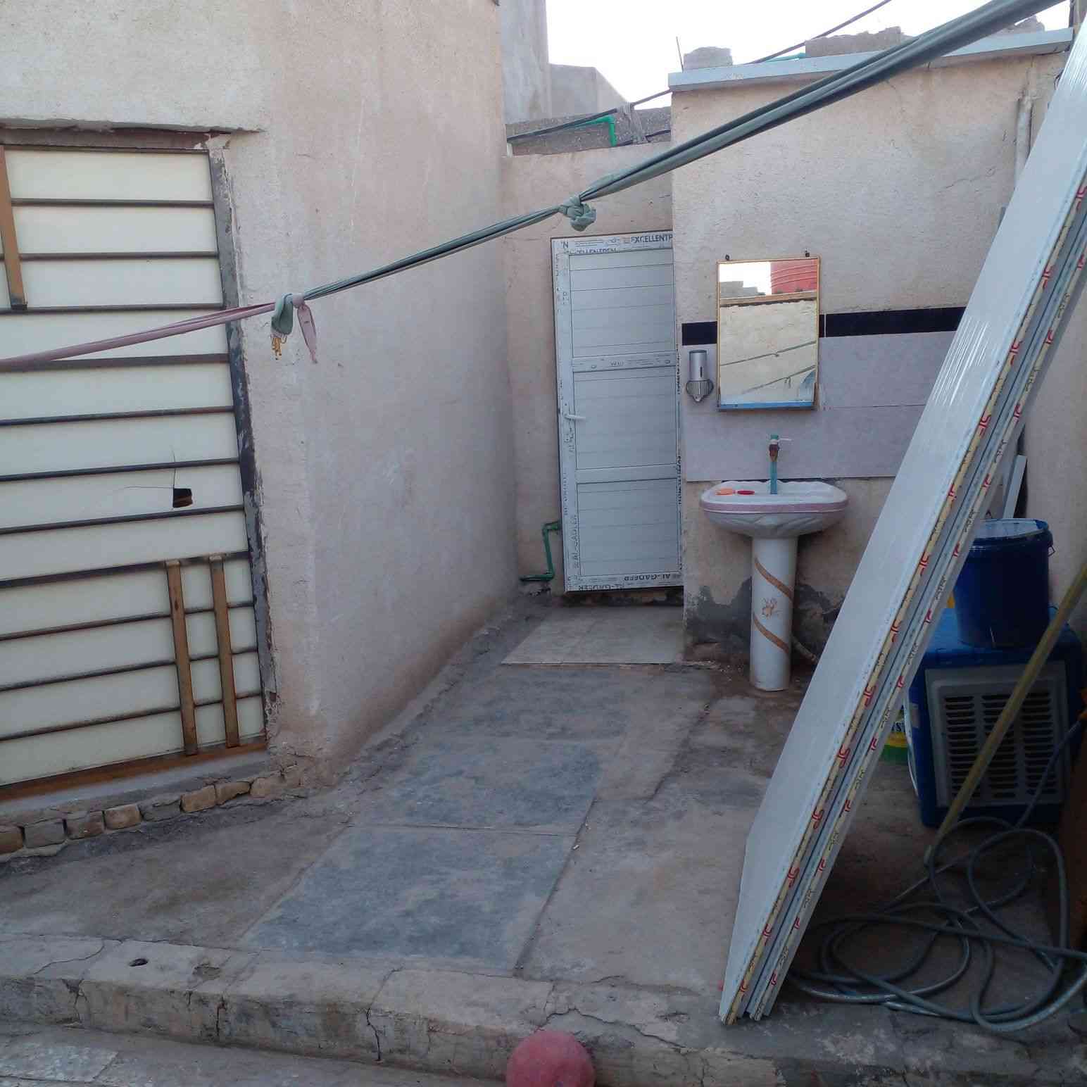 سلام وعليكم بيت مساحه 150 متر التنومه الصالحيه قرب سيد جابر بناء 2021 منطقه تبليط كهرباء ماء ناس مرتبه غرفتين صاله ديوان حمام خارجي داخلي حاليا المطبخ من ضمن الصاله بس مكانه موجود رباط ارضي درجه اولى رباط بس فوك الشباك والباب السقف سندويج وشغل مرتب للاستفسار ***********
