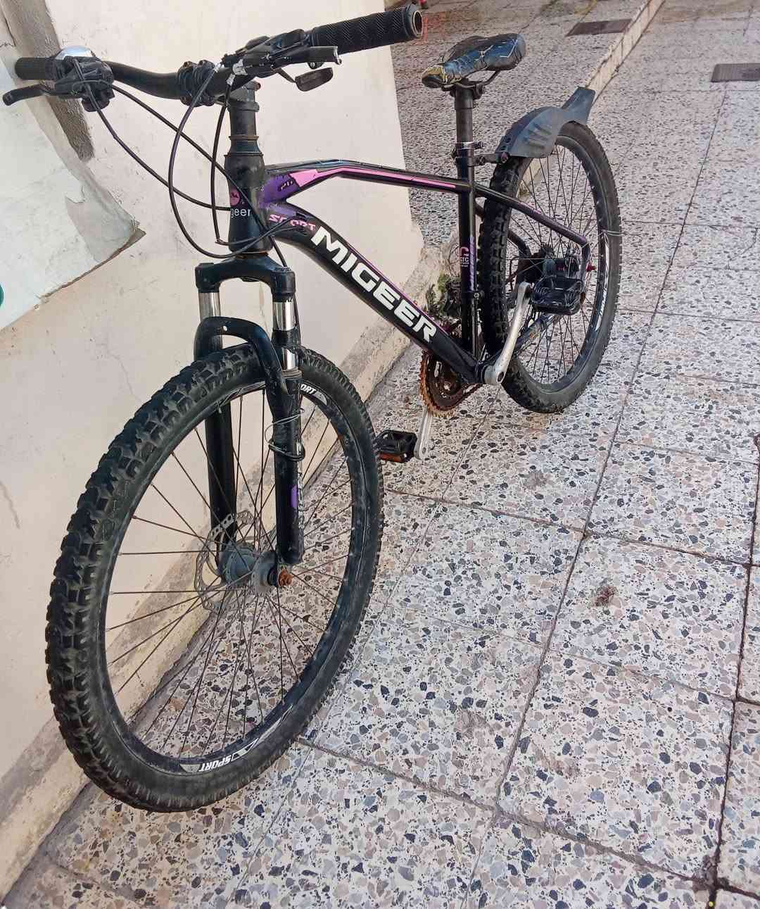باسيكل جبلي تركي دبلات شغاله كير شغال حجم 26 السعر 55 وبي مجال


**إذا كنت صاحب هذا الإعلان وتريد حذفه لأي سبب، رجاءا أرسل رسالة إلى الدعم الفني**