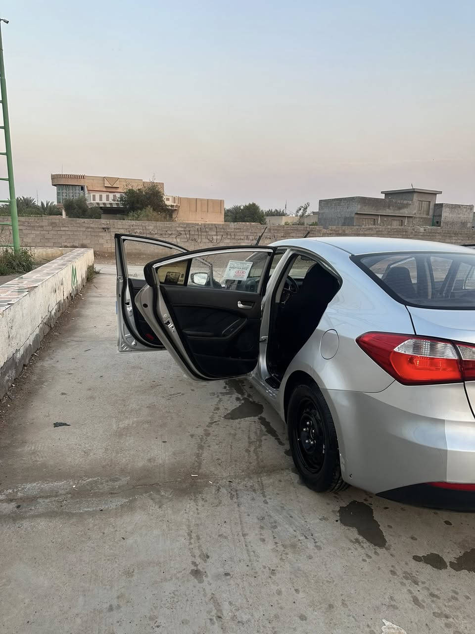 سيراتو موديل 2014 لون سلفر سياره جديده بيهه قطعتين كلير للجماليه بدون دواخل سعر 115وبيهه مجال قليل مكان السياره واسط الزبيديه رقم اربيل ***********
***********
